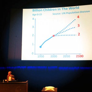 Hans Rosling presenting data